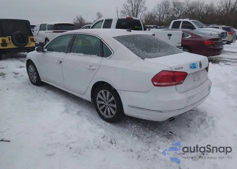 2012 Volkswagen Passat 2.5L Sel z USA, uszkodzony, nr VIN 1VWCP7A37CC022121